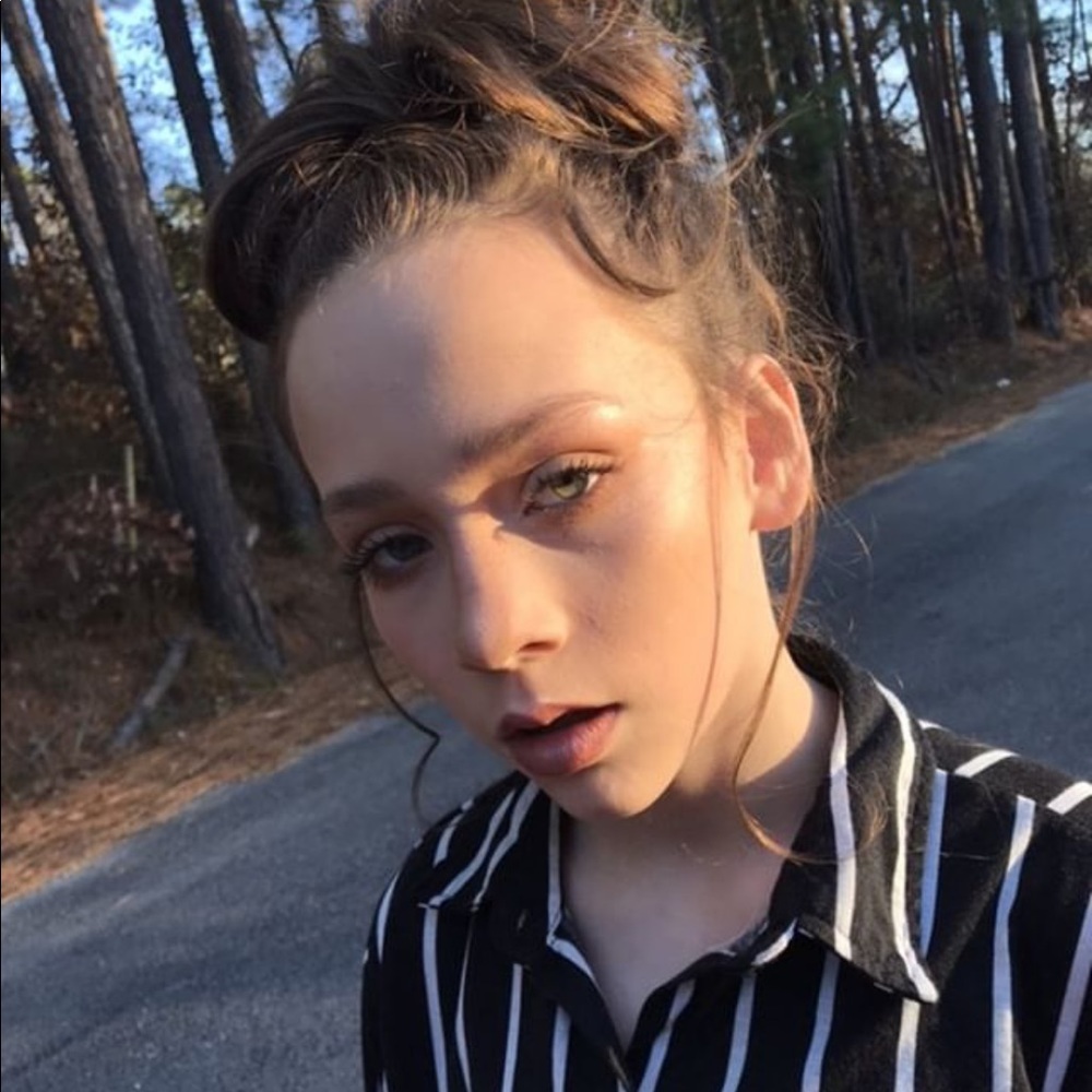 Meet your Posher, Emily